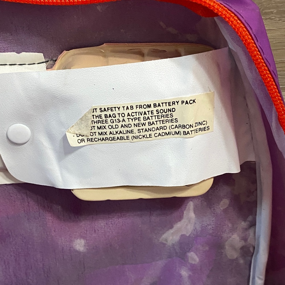Disney Hunchback of Notre Dame Colorful Backpack - Picture 7 of 9